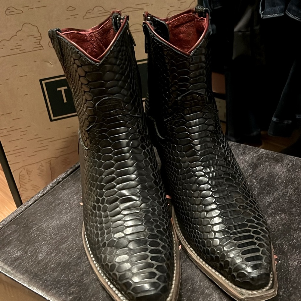 FREEBIRD ankle boots